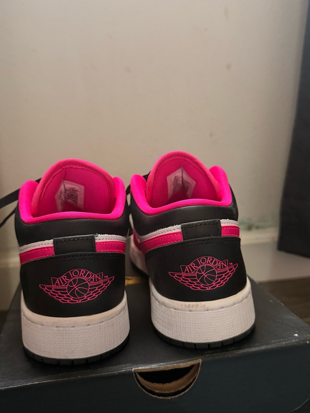 Nike Kids Pink White Black Low-Top Sneakers - Picture 4 of 4